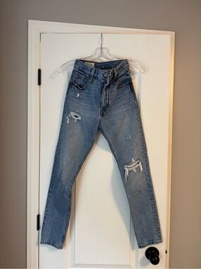 Levis Distressed High-Rise Blue Denim Jeans